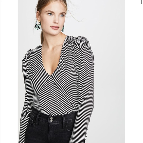 Frame Denim Tops - NWT FRAME shirred v neck top